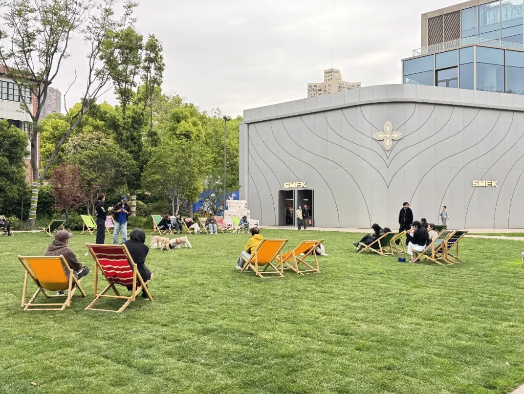 Viral in Jing'an: Yongyuan Road's 500-Meter Shopping Spree Draws Suitcase-Toting Tourists and Global Influencers