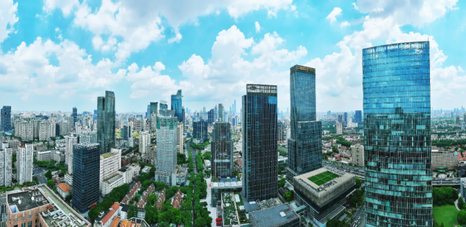 Viral in Jing'an: Yongyuan Road's 500-Meter Shopping Spree Draws Suitcase-Toting Tourists and Global Influencers