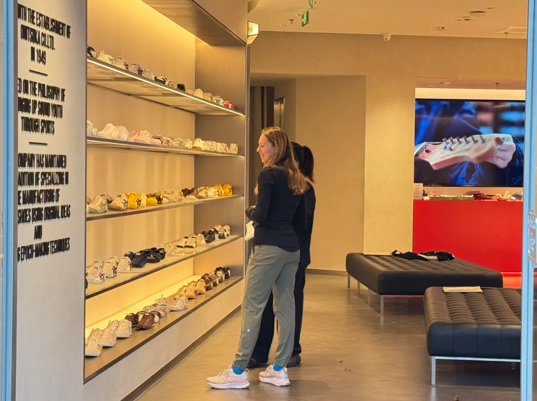 Viral in Jing'an: Yongyuan Road's 500-Meter Shopping Spree Draws Suitcase-Toting Tourists and Global Influencers