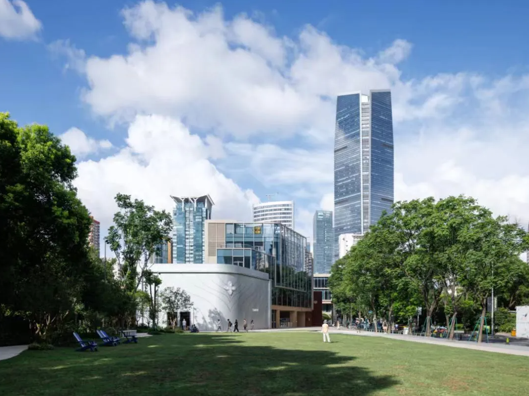 Viral in Jing'an: Yongyuan Road's 500-Meter Shopping Spree Draws Suitcase-Toting Tourists and Global Influencers