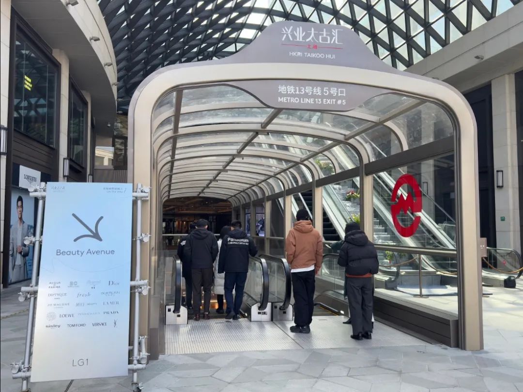 Renovation of HKRI Taikoo Hui North Square Complete! Easier Access to Underground Business Area after Subway Entrance Revamp→