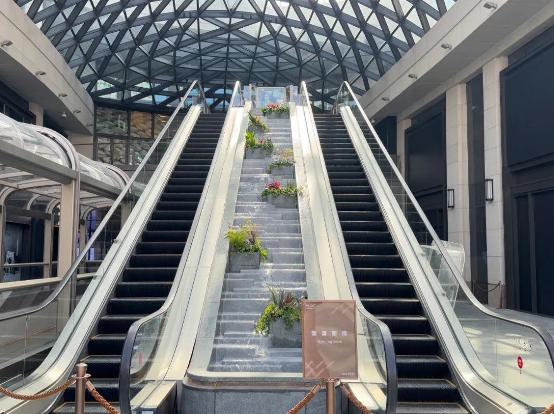 Renovation of HKRI Taikoo Hui North Square Complete! Easier Access to Underground Business Area after Subway Entrance Revamp→